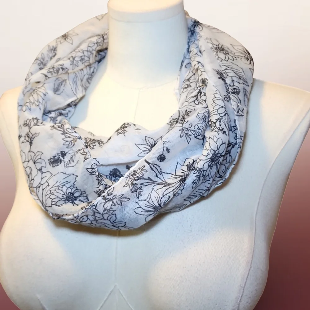Floral Infinity Scarf ☆ White & Black ☆ 100% Polyester ☆ Women's ☆ Flower❥ Theme